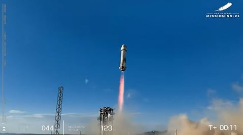 Blue Origin realiza su quinto vuelo espacial con éxito 