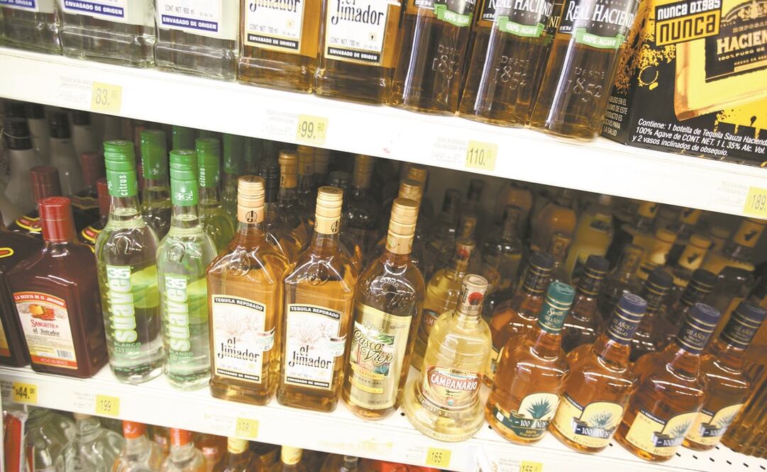 En medio de la emergencia sanitaria, a causa de la caída de ingresos de las familias, se observó que, en su mayoría, la gente buscó pagar entre 100 y 299 pesos por un tequila. Foto: ARCHIVO EL UNIVERSAL