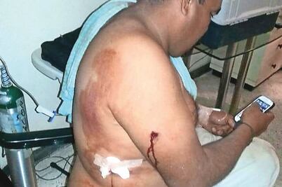 Encuentran cinco ejecutados en una camioneta en Michoacán