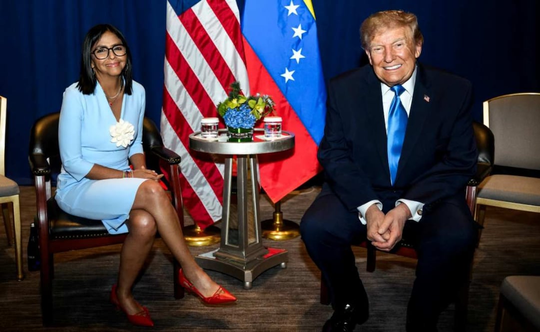 La presidenta interina de Venezuela, Delcy Rodríguez, y al presidente de Estados Unidos, Donald Trump, en un encuentro que supone un acercamiento inédito entre Washington y Caracas, en Nueva York. Foto: EFE