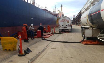 Marina incauta buque y combustible robado en el Golfo de México