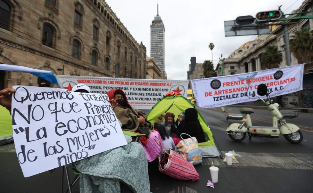 Artesanos mantienen bloqueo en Centro Histórico de la CDMX (10/11/2025). Foto: Francisco Rodríguez / EL UNIVERSAL