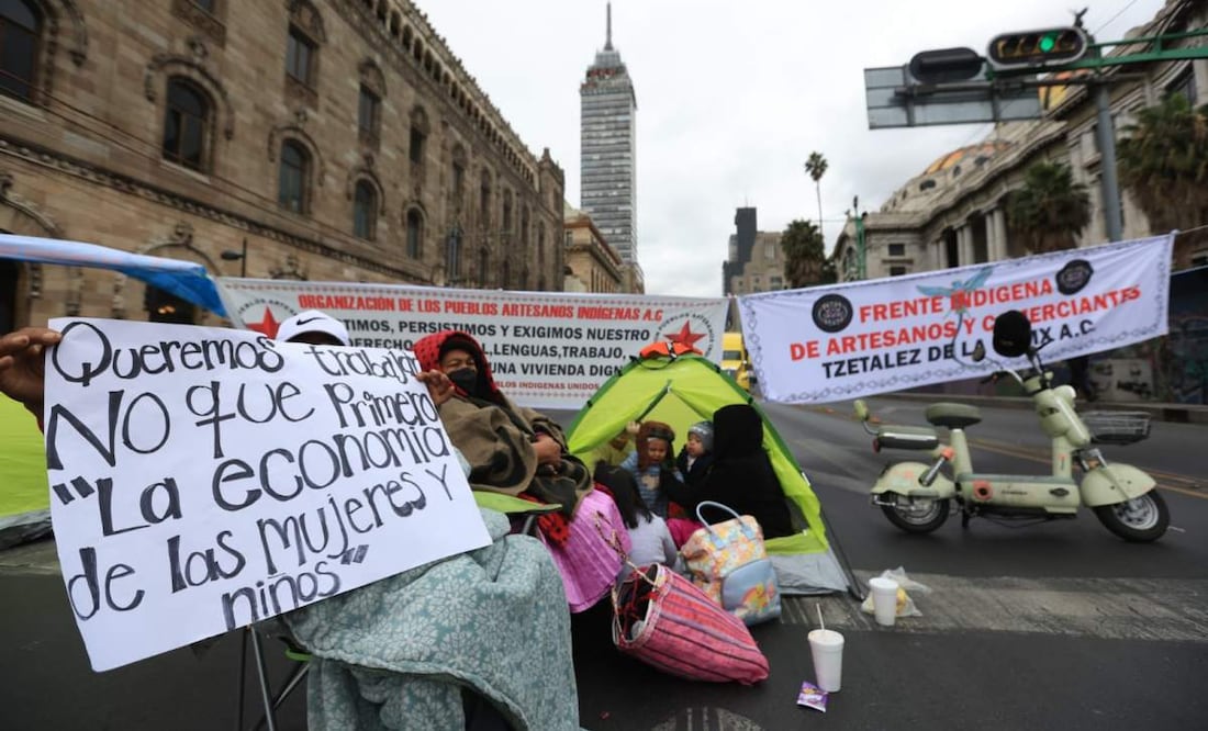 Artesanos mantienen bloqueo en Centro Histórico de la CDMX (10/11/2025). Foto: Francisco Rodríguez / EL UNIVERSAL
