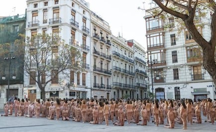 Miles de personas se desnudan ante Spencer Tunick en España