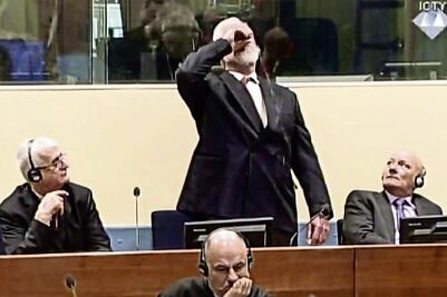 Criminal de guerra se suicida en corte de La Haya