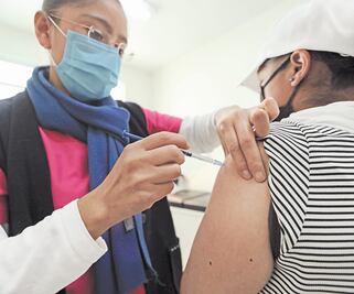 Piden vacunas para trabajadores en Edomex