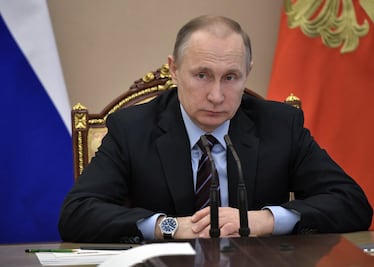 Putin tacha de "inadmisible" cualquier retraso en obras del Mundial-2018