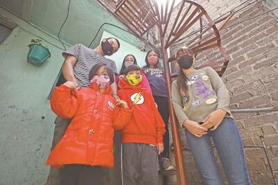 Por turnos, el modelo que seguirán 4 hermanitos por regreso a clases