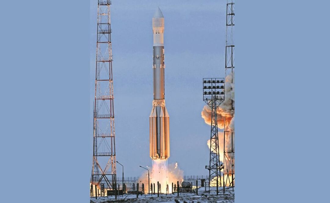 En una imagen del jueves 25 de diciembre de 2008, el cohete Proton-M despega de la plata- forma de lanzamiento de Baikonur, en Kazajstán, para instalar sistemas satelitales Glonass. Foto: Archivo/ AP