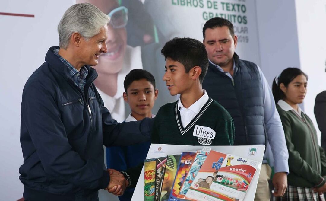 El gobernador del Estado de México, Alfredo del Mazo, informó que el ciclo escolar 2018-2019, tres millones de estudiantes en 20 mil planteles recibirán 27 millones de libros de texto gratuitos. Foto: Especial