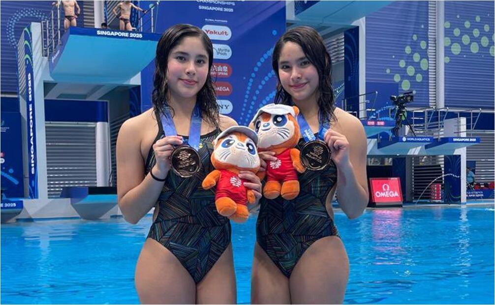 Las clavadistas mexicanas Mía y Lía subieron al podio en el Mundial de Singapur. FOTO: @COM_Mexico
