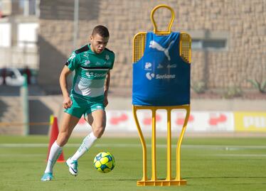 Jonathan Rodríguez ofrece disculpas en redes sociales 