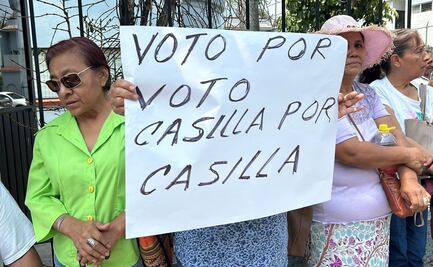 Simpatizantes de Morena clausuran simbólicamente colegio electoral en Morelos, demandan transparencia