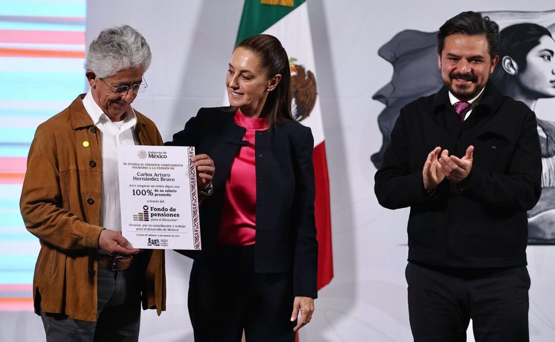 Otorgan pensión Fovissste a maestro en la conferencia matutina del 31 de marzo de 2025. Foto: Berenice Fregoso/EL UIVERSAL