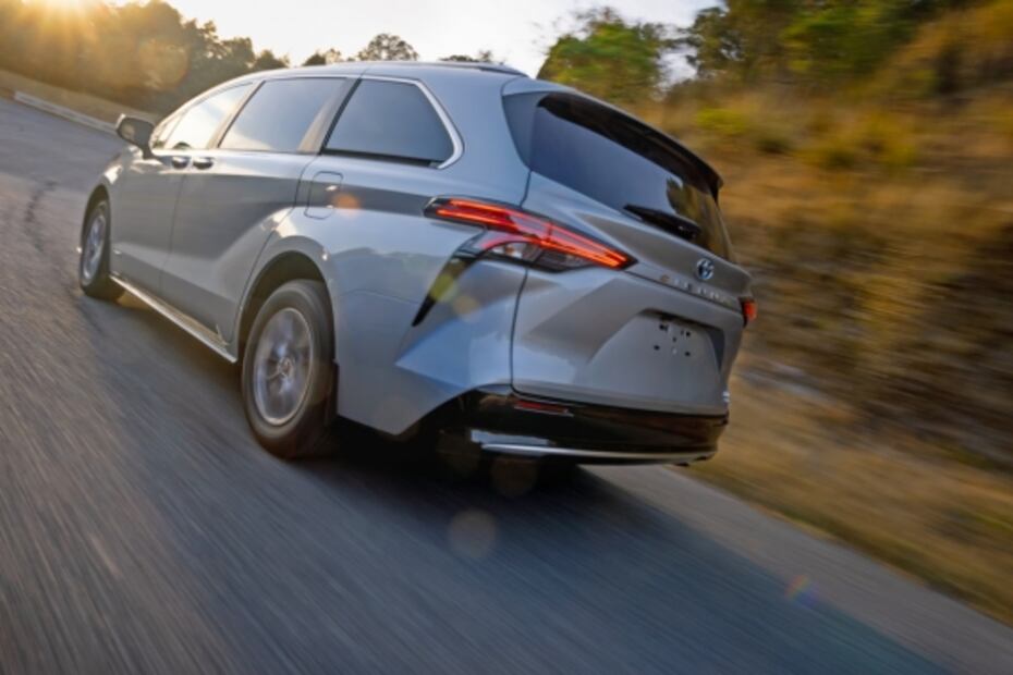 Toyota Sienna Hybrid 2021: precios versiones y equipamiento en México