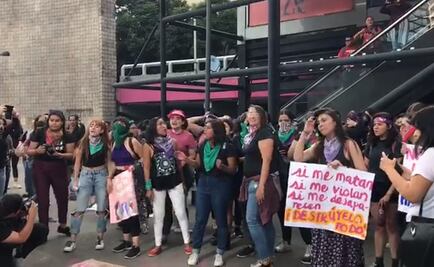 Colectivos feministas comienzan a congregarse en Glorieta de Insurgentes