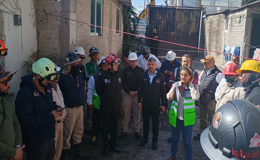 Atienden toma clandestina de hidrocarburos en alcaldía Miguel Hidalgo; Myriam Urzúa y autoridades de Pemex en el sitio. Foto: Especial