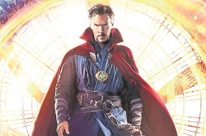 Doctor Strange entra a una tienda de comics y sorprende a fans