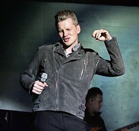 Contará sus penas cantando