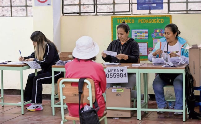 Peruanos, en incertidumbre tras elección
