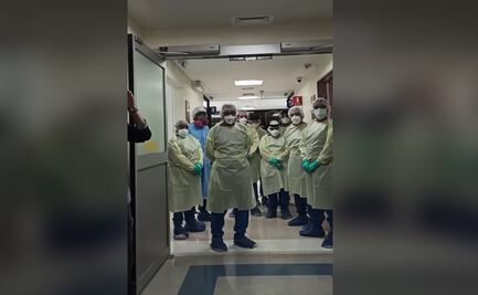 Curas acuden con batas y cubrebocas a dar absolución a enfermos de Covid-19