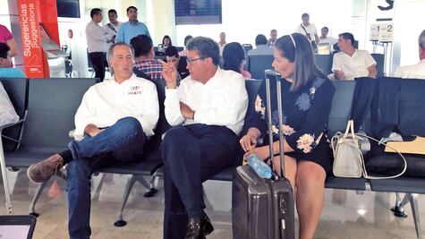 General de AMLO bendice a Meade