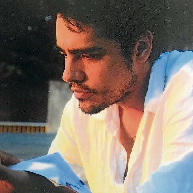 Héctor Celis crea un mundo en el que la carne humana y la carne animal funcionan como moneda de cambio. Foto: Miriam Tombano | Alfaguara