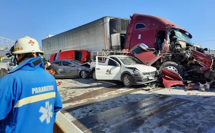 Carambola en la México-Cuernavaca: Tráiler embiste 12 vehículos y deja nueve heridos