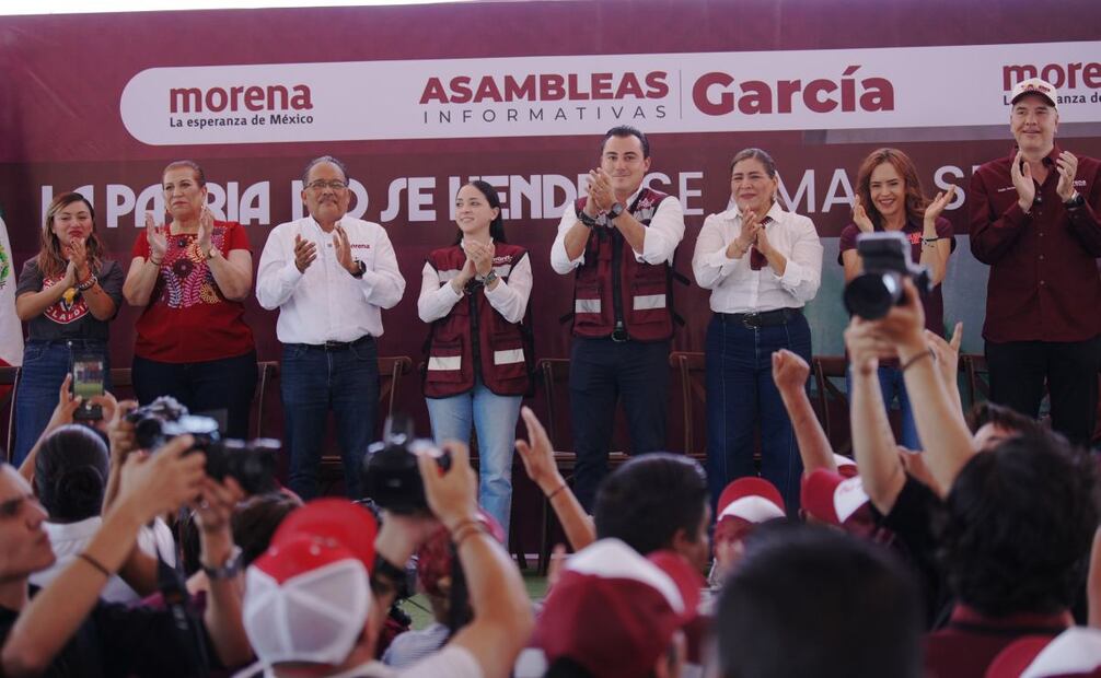 Más de 4 mil personas se congregaron en la Explanada de la Presidencia Municipal de García durante la Asamblea Informativa en Defensa de la Transformación y la Soberanía Nacional.
Foto: Especial.