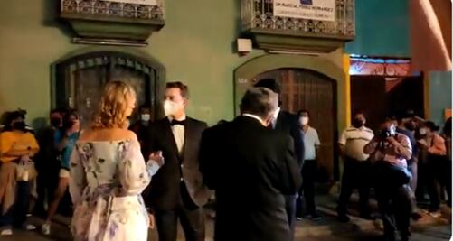 “Ladrones”: Magisterio increpa a invitados de smoking a boda de Elba Esther Gordillo  