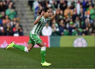 Lainez marca golazo en el entrenamiento del Betis