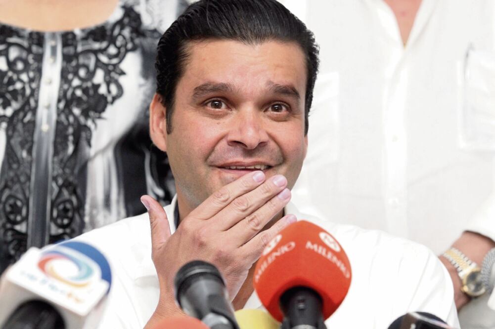 Critican actuación de mandatario ante fosas