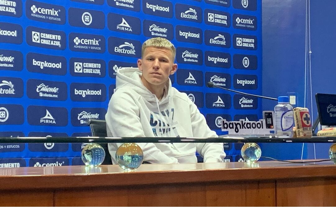 Mateusz Bogusz en conferencia de prensa con Cruz Azul - Foto: Edgar Enríquez/EL UNIVERSAL