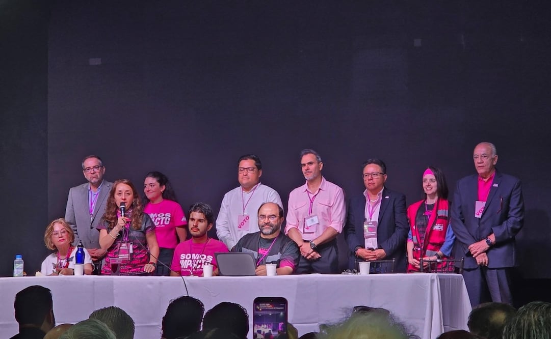 Los dirigentes de "Somos México" presentaron en una Asamblea Nacional Constitutiva a los nuevos militantes de la organización. Foto: Redes sociales