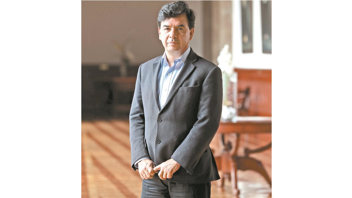 Jesús Ramírez compartió en junio de 2018 una factura emitida por Benefak a Morena. Foto: Juan Boites. EL UNIVERSAL