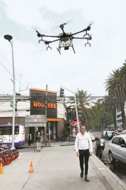 Así sanitizan drones a Polanco desde el aire