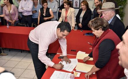 Aspirante del PRI a Culiacán entrega documentación