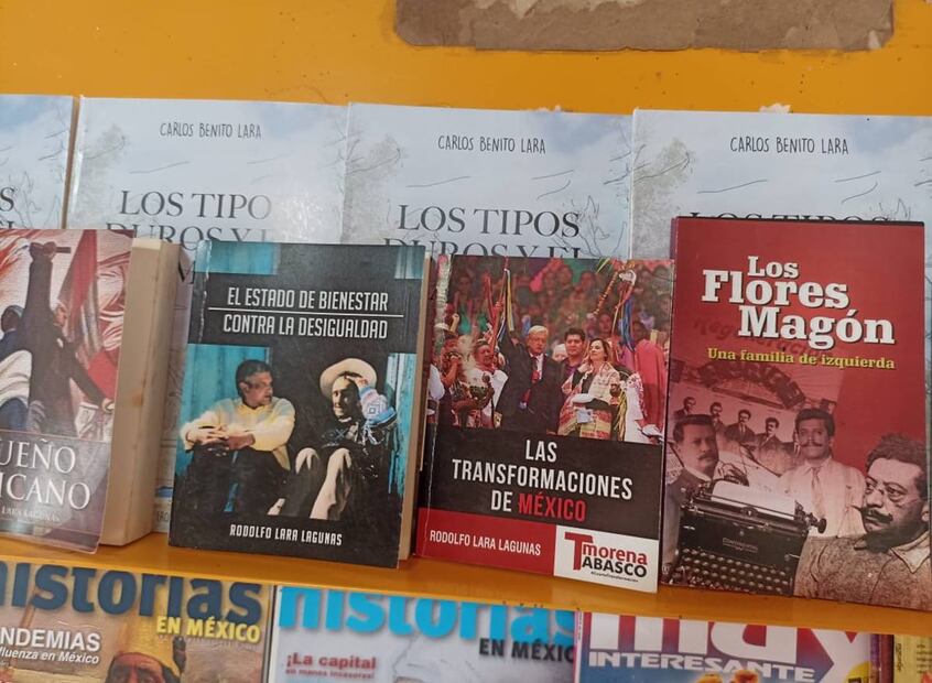 Existe un espacio dedicado a las publicaciones que marcaron la vida del Ejecutivo federal desde su juventud en su tierra natal.