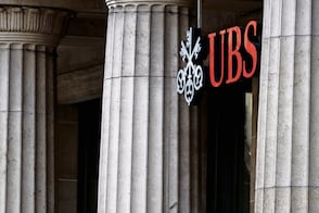 Número "récord de nuevos millonarios en el mundo; incremento se debe a "la fortaleza de los mercados financieros", según UBS