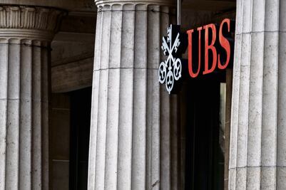 UBS realiza ajustes en estructura directiva