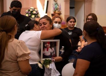Entre llanto y temor, reciben habitantes y familiares cuerpo de alcalde de Aguililla