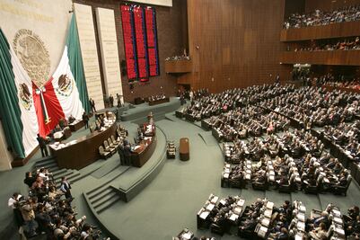Seguro de vida de diputados ofende a los mexicanos: MC