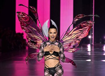 El regreso de Adriana Lima al Fashion Show de Victoria’s Secret