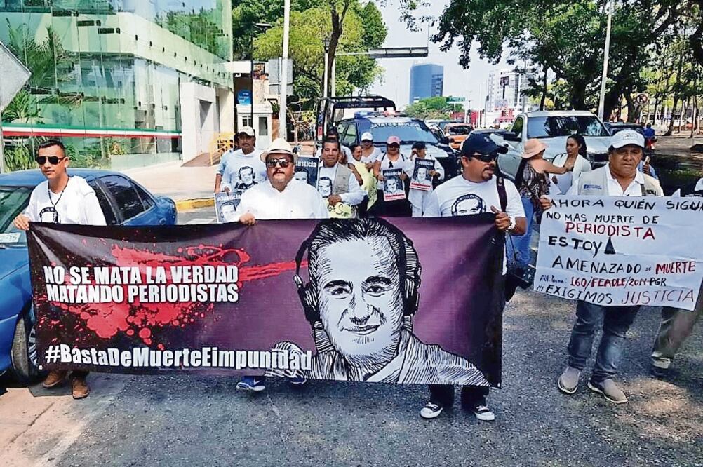 Esta marcha fue convocada a través de redes sociales por diversos periodistas quienes exigieron imparcialidad a la información que aporte las indagatoria (FOTO: LEOBARDO PÉREZ. EL UNIVERSAL)
