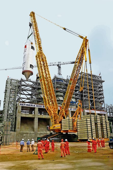 Entre las causas del aumento del déficit en México, el FMI opina que se debe a un mayor gasto para completar proyectos emblemáticos de inversión. Foto: Archivo / El Universal