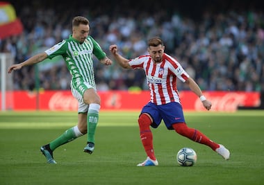 Herrera y el Atlético de Madrid vencen al Betis de Guardado y Lainez