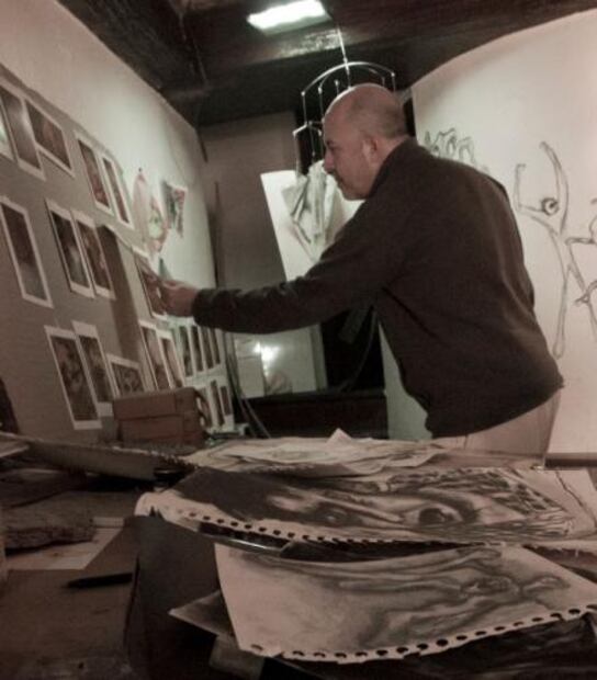 Inauguran exposición “Develaciones pétreas” del artista plástico Peñalta