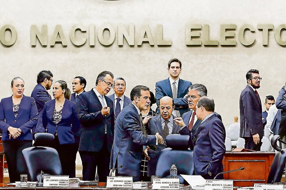 Ajuste. Ante las modificaciones de austeridad se autorizó reducir los salarios de 11 consejeros y 21 funcionarios de mando del INE. ()