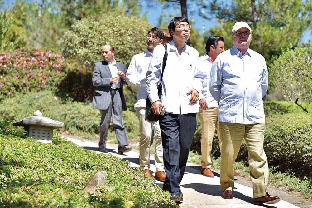 Akira Yamada, embajador de Japón en México, y el gobernador Graco Ramírez (TOMADA DE @GRACORAMIREZ)