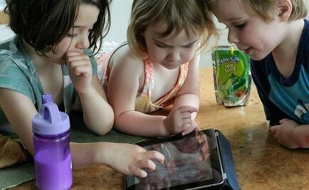 Niños que usan pantallas táctiles tienden a dormir menos